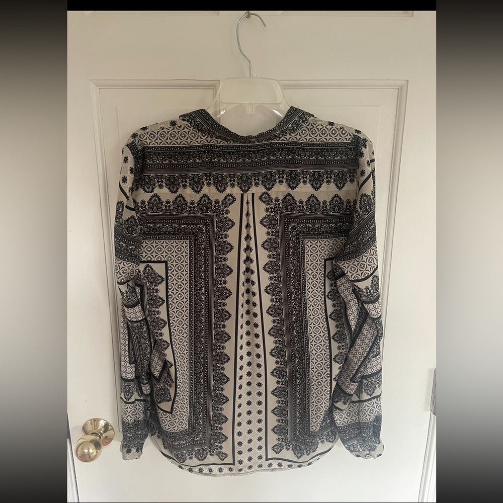Zara button down black & white Bandana Printed Blouse, sz m, great pattern - Picture 3 of 3